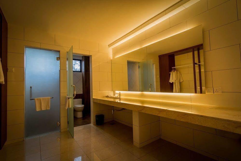 Mandurah Hotel Куантан Экстерьер фото